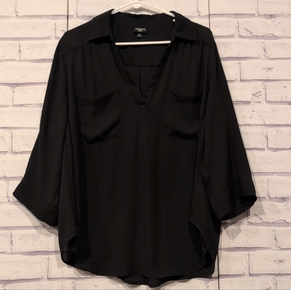 Torrid Women's Size 0 Harper Blouse Solid Black Roll Tab Sleeve Pockets